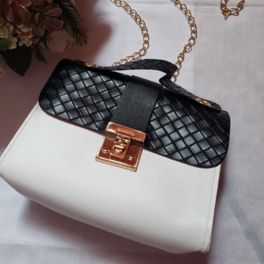 Black White Colorblock Braided Turn Lock Chain Bag - Picture 5 of 5